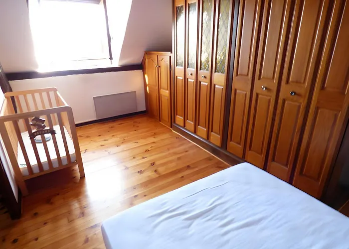 De La Guillone بيت للعطل